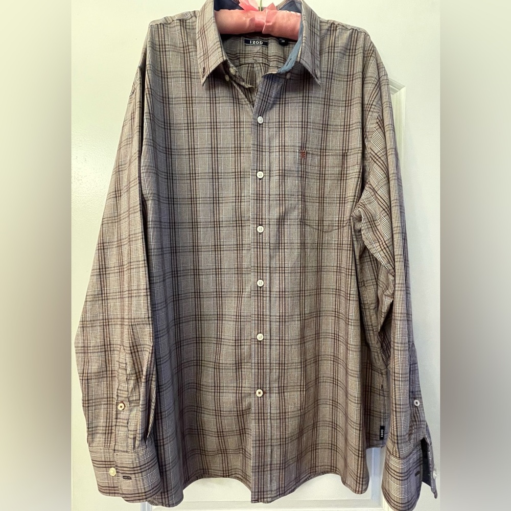 Men's Izod 2XL Long-sleeved Button-Down Plaid Shirt. Pre-owned.